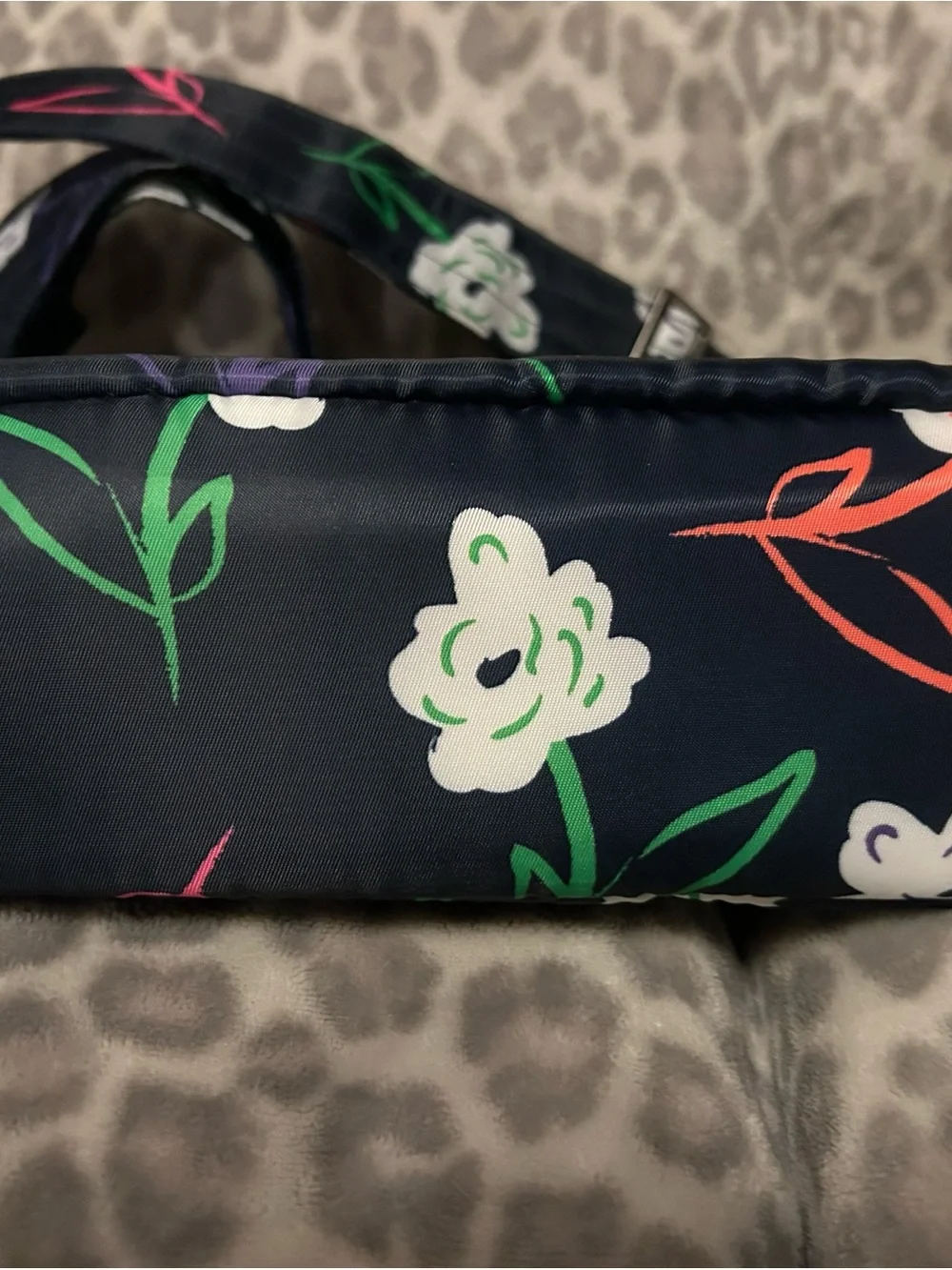 Quilted Sheen Floral Crossbody Bag in Navy - Picture 3 of 4